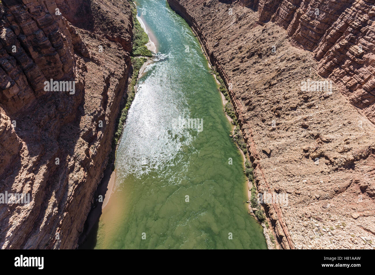 Fessura che scorre nel fiume Colorado vicino a pagina, Arizona. Foto Stock