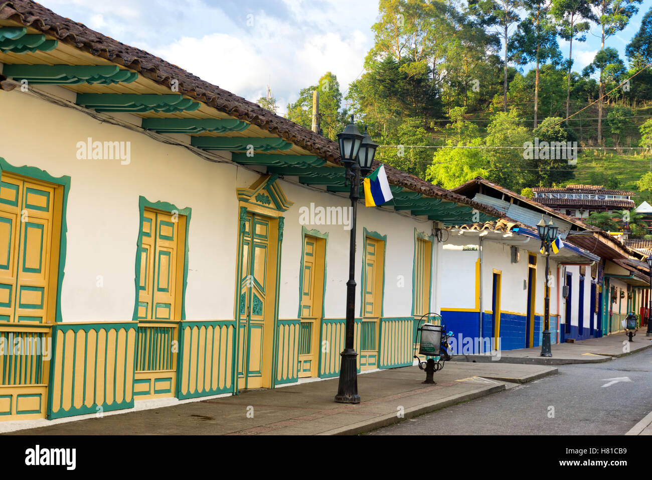 Architettura coloniale nella storica cittadina di Salento, Colombia Foto Stock