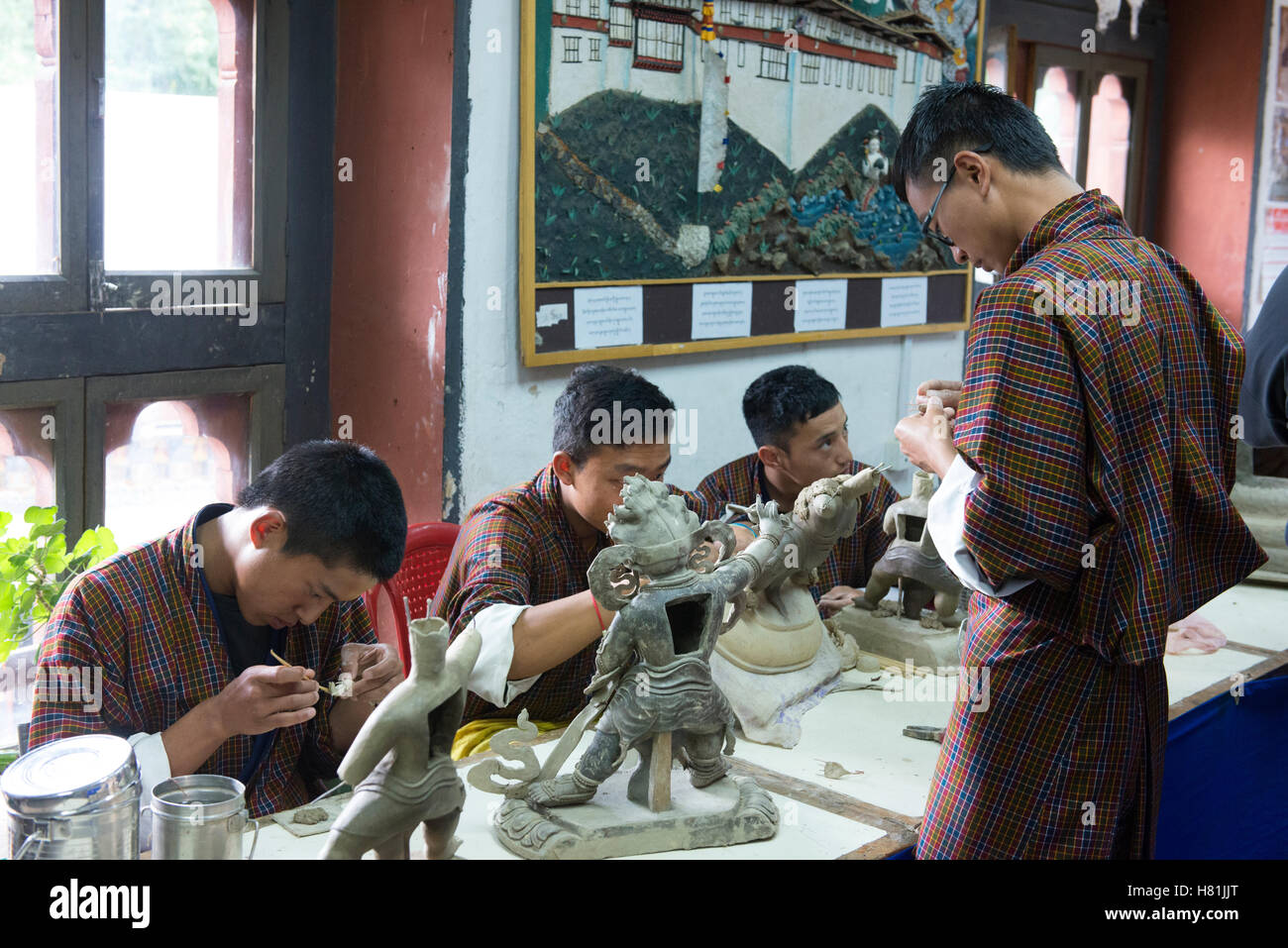 L'Istituto di Zorig Chusum (arti tradizionali) è dove gli studenti imparano le tredici Artigianato Tradizionale del Bhutan. Foto Stock