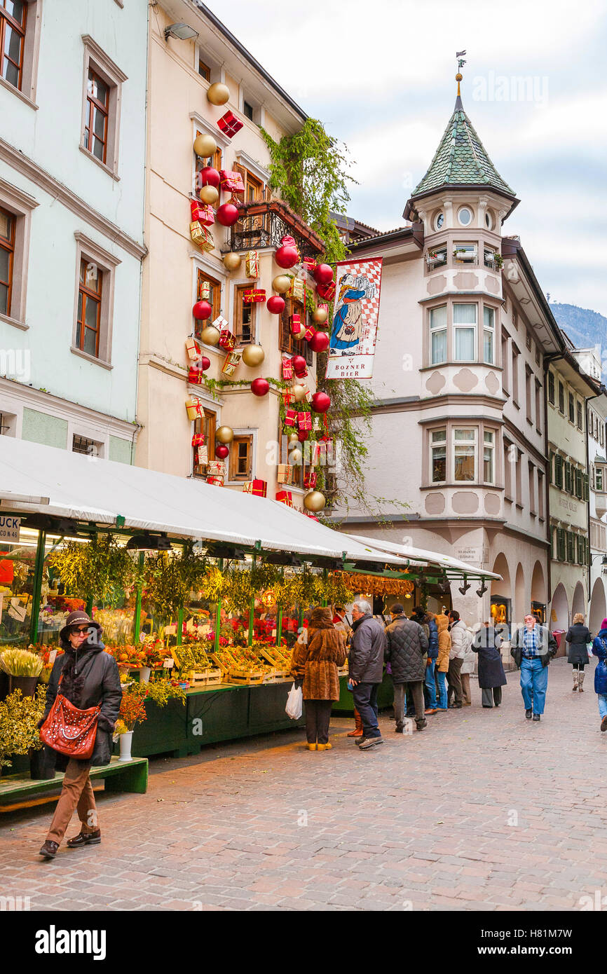 Mercatino di Natale in Piazza delle Erbe Bolzano, Trentino Alto Adige,l'Italia, Europa Foto Stock