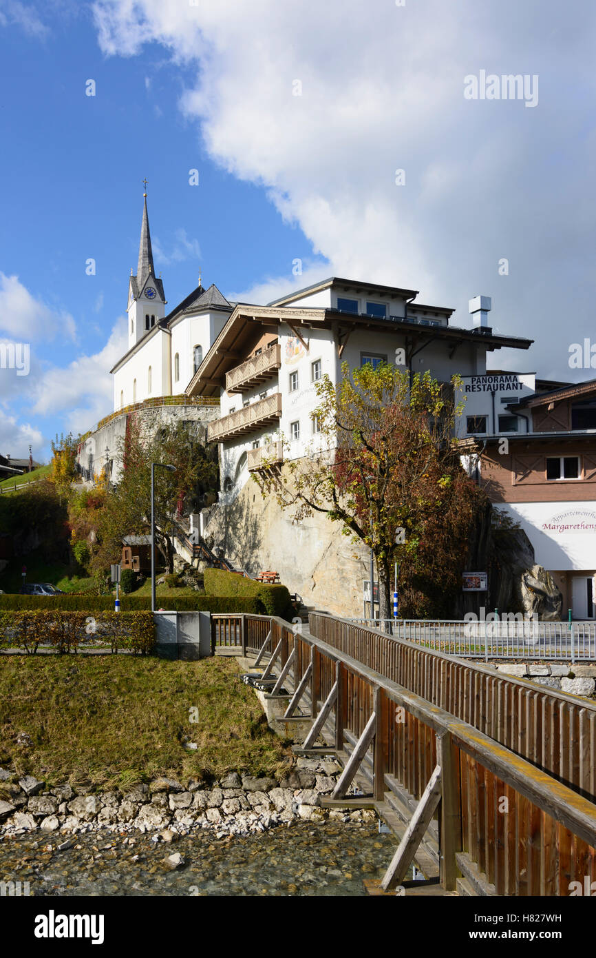 Kaprun: chiesa, stream Kapruner Ache, del Pinzgau, Salisburgo, Austria Foto Stock
