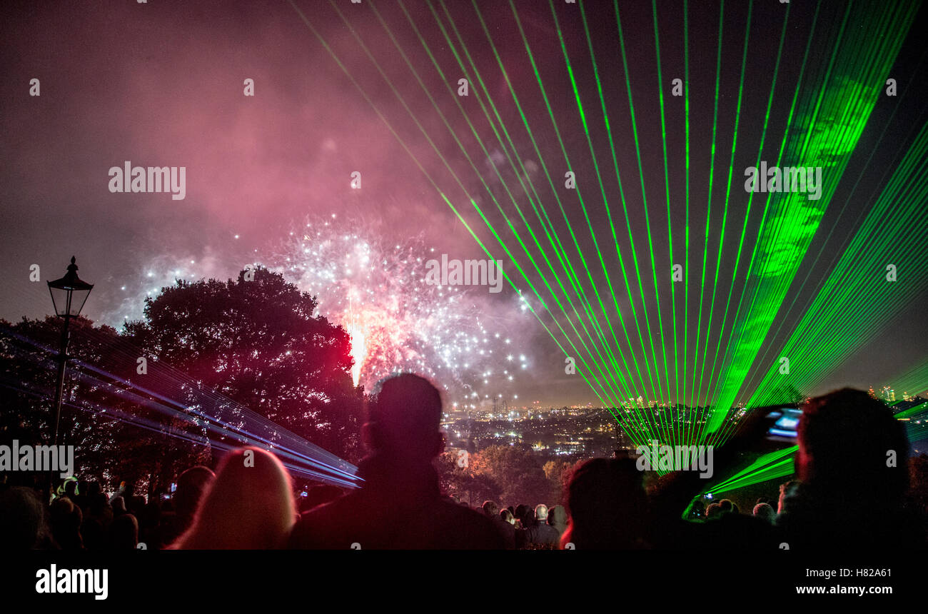 Alexander Palace su Guy Fawkes notte London REGNO UNITO Foto Stock