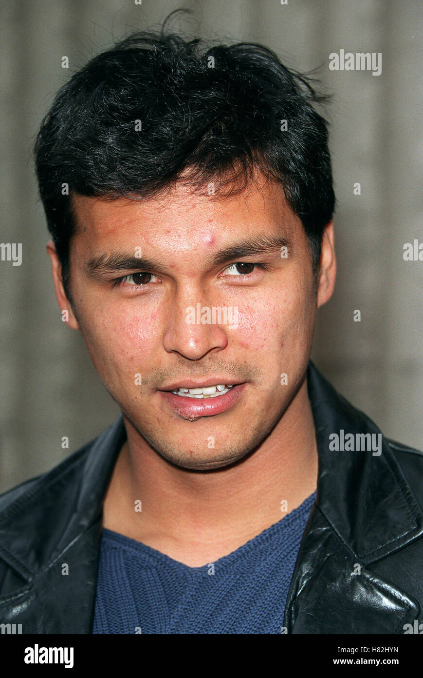 ADAM BEACH 'JOE SPORCIZIA' LA PREMIER WESTWOOD LA USA 01 Aprile 2001 Foto Stock