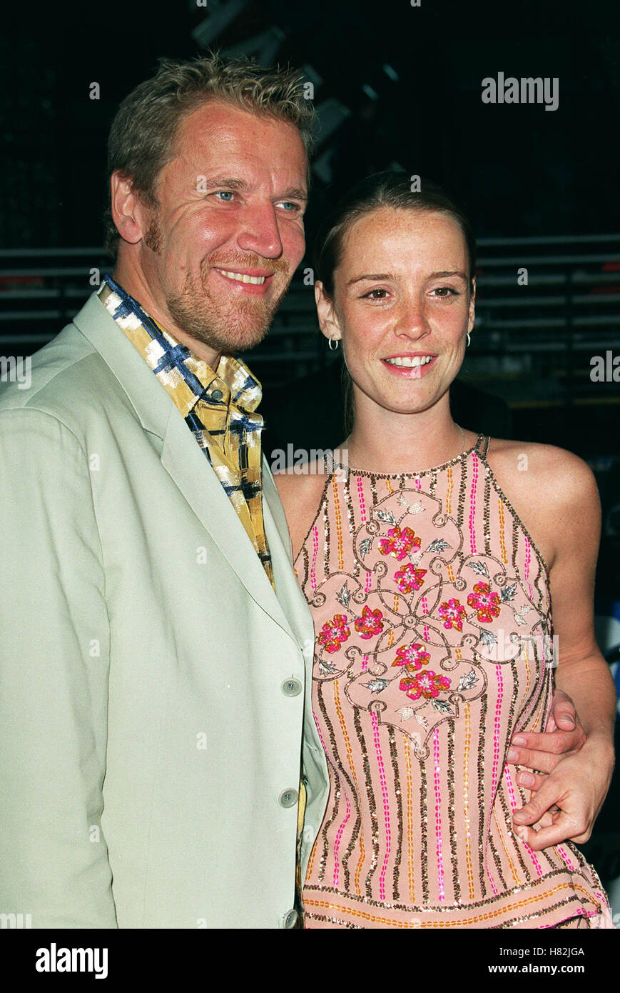 RENNY HARLIN e mia moglie FILM PREMIER COMANDATI DI HOLLYWOOD LOS ANGELES STATI UNITI D'AMERICA 16 Aprile 2001 Foto Stock