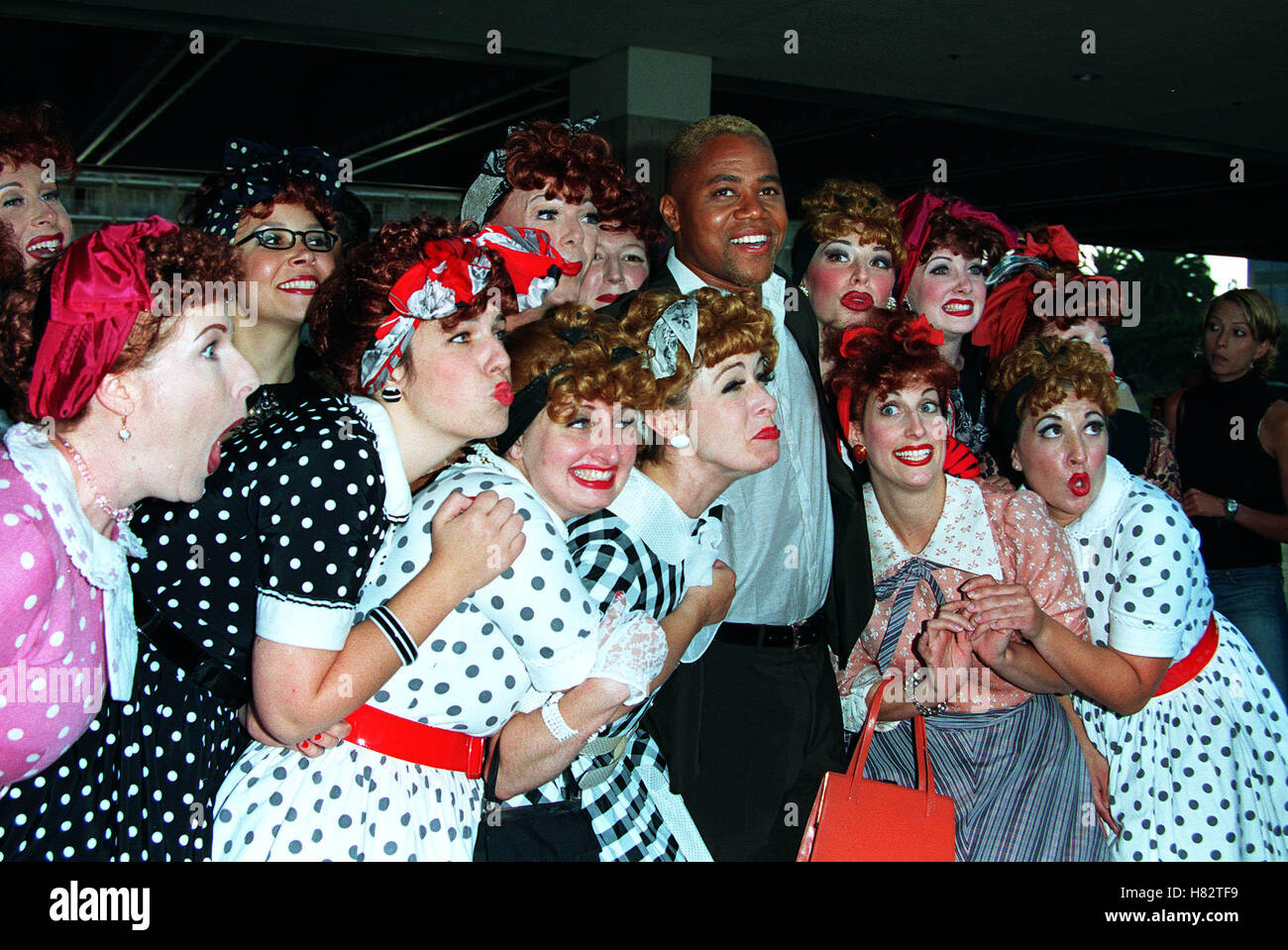 CUBA Gooding Jnr & LUCY, 'rat race' premiere del film HOLLYWOOD LOS ANGELES STATI UNITI D'AMERICA 30 Luglio 2001 Foto Stock