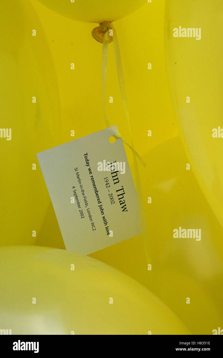 MEMORIAL PALLONCINI JOHN THAW memoriale di servizio ST MARTINS NEL CAMPO Londra Inghilterra 04 Settembre 2002 Foto Stock