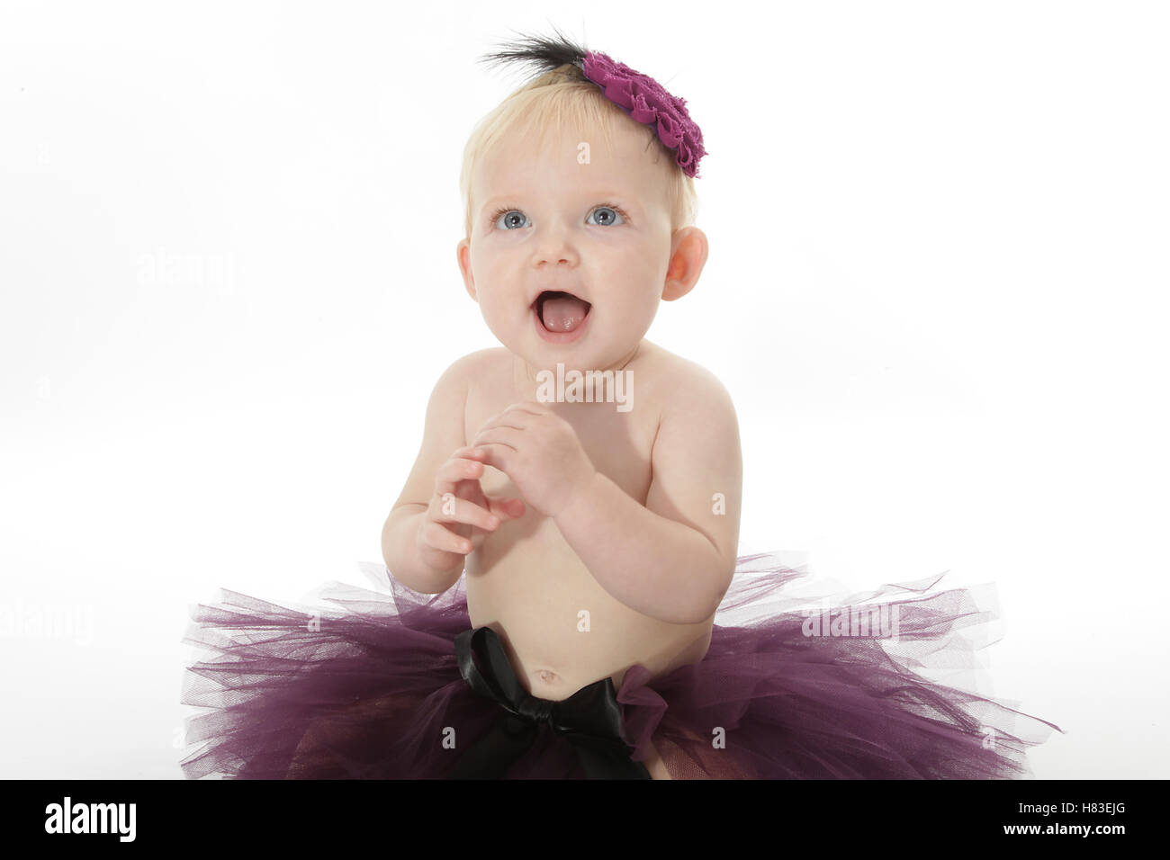 Happy Baby girl in viola tutu studio di fotografia fotografia Foto Stock