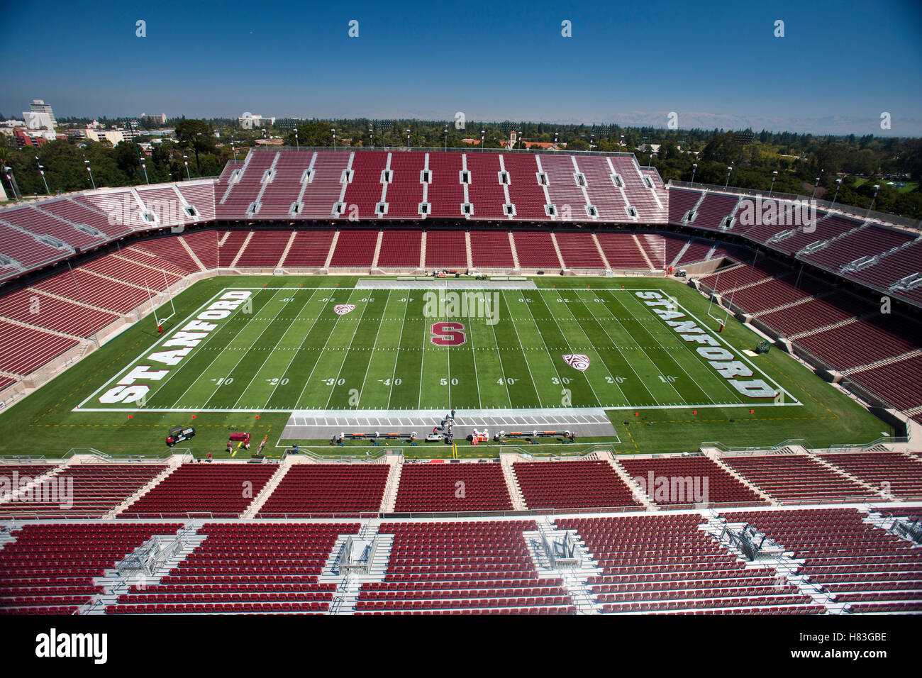 Il 4 settembre 2010; Stanford, CA, Stati Uniti d'America; vista generale della Stanford Stadium prima che il gioco tra la Stanford il cardinale e la stato di Sacramento calabroni. Foto Stock