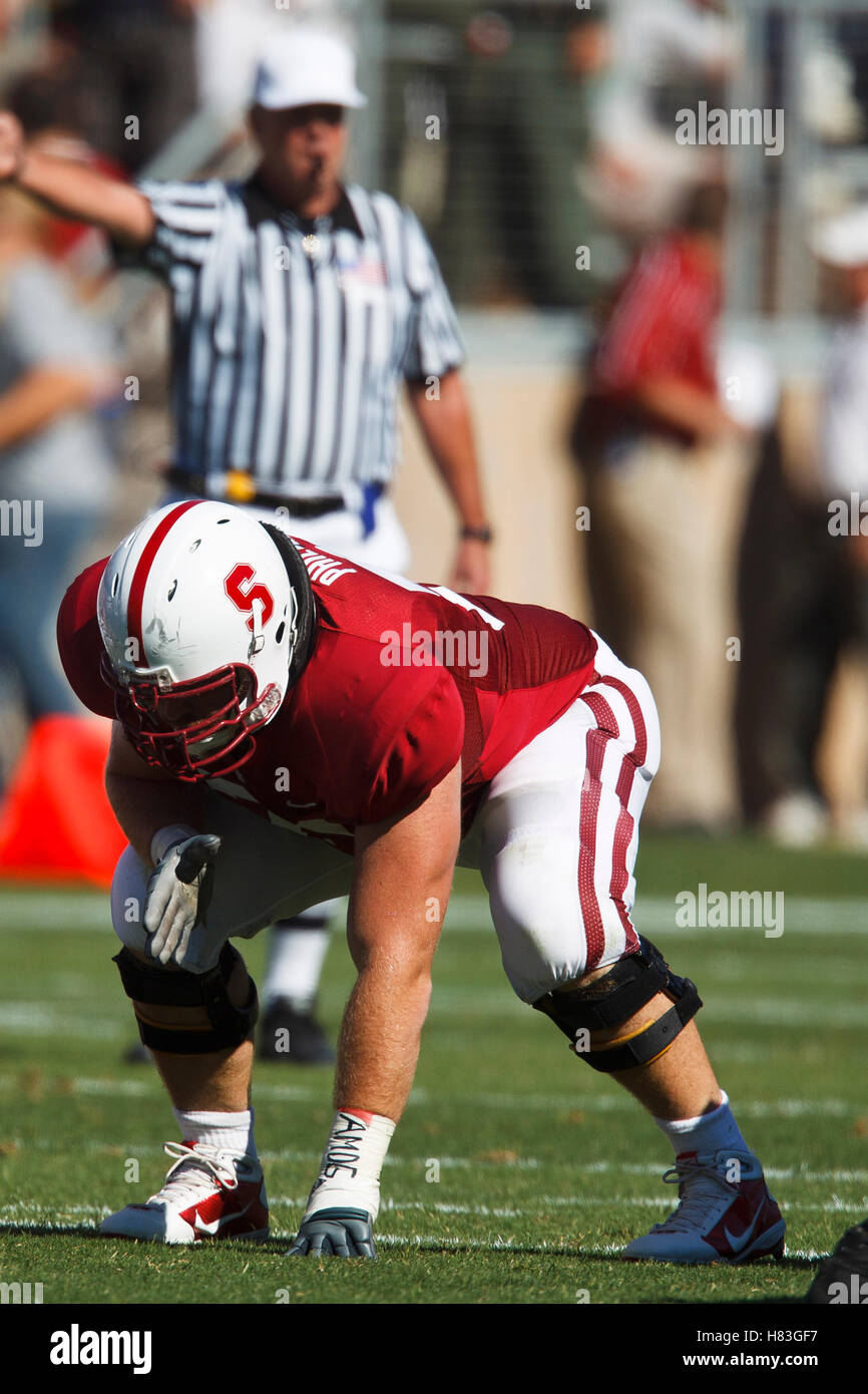 4 settembre 2010; Stanford, CA, Stati Uniti; la guardia del Cardinal di Stanford Andrew Phillips (71) durante il primo quarto contro i Sacramento State Hornets allo Stanford Stadium. Foto Stock