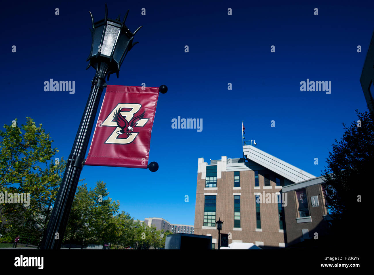 Ottobre 2, 2010; Chestnut Hill, MA, USA; vista generale della parte esterna di Alumni Stadium prima che il gioco tra il Boston College Eagles e la Cattedrale di Notre Dame Fighting Irish. Foto Stock