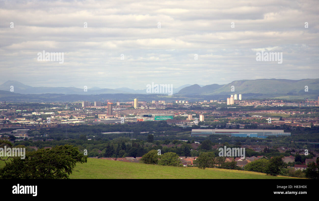 Vista aerea di Glasgow e a ovest da Cambuslang con campi in primo piano Foto Stock