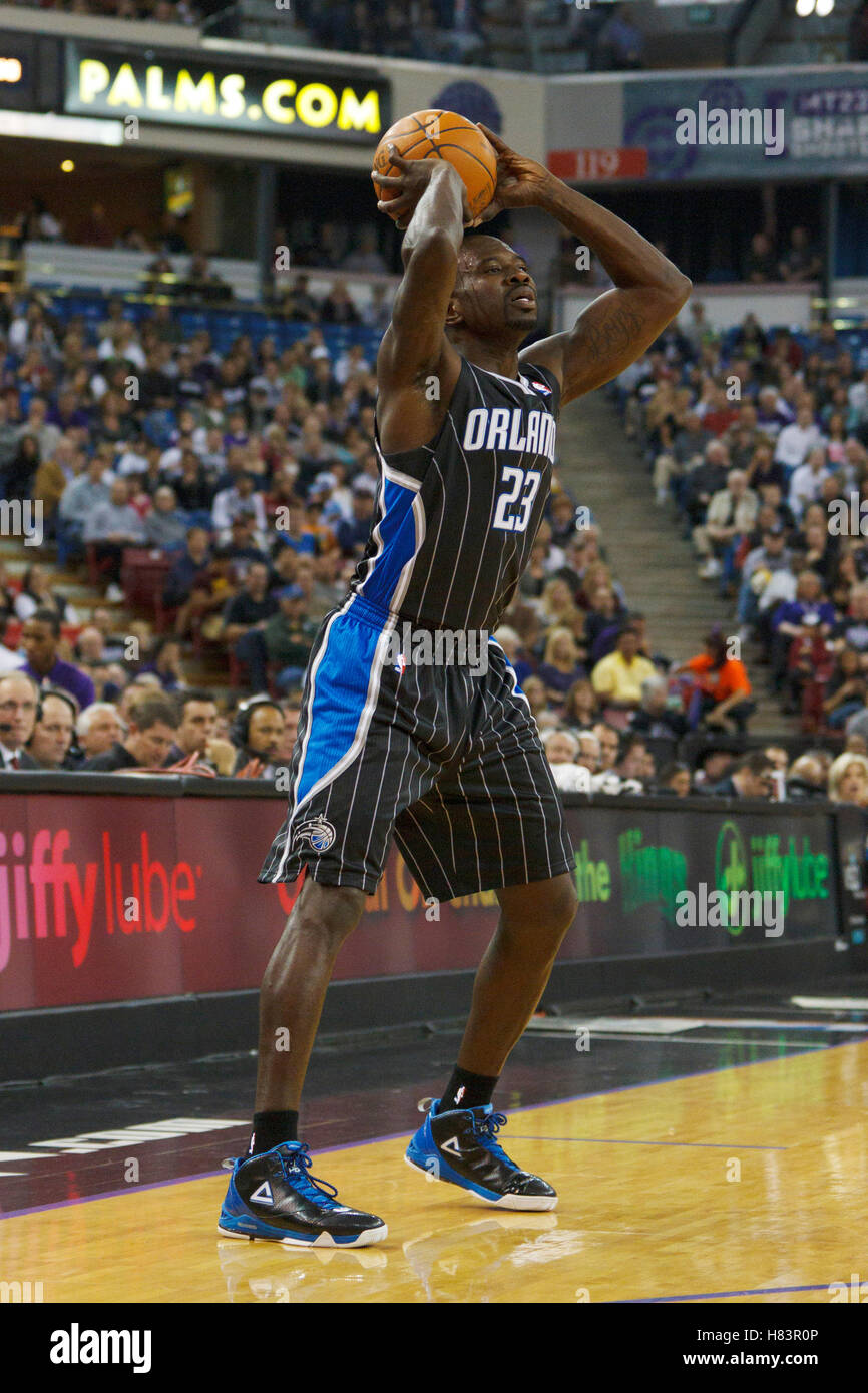 Jan 8, 2012; Sacramento, CA, Stati Uniti d'America; Orlando Magic guardia di tiro Jason Richardson (23) mantiene la sfera contro i Sacramento Kings durante il primo trimestre al Power Balance Pavilion. Orlando sconfitto Sacramento 104-97. Foto Stock