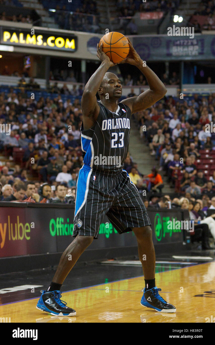 Jan 8, 2012; Sacramento, CA, Stati Uniti d'America; Orlando Magic guardia di tiro Jason Richardson (23) mantiene la sfera contro i Sacramento Kings durante il primo trimestre al Power Balance Pavilion. Orlando sconfitto Sacramento 104-97. Foto Stock