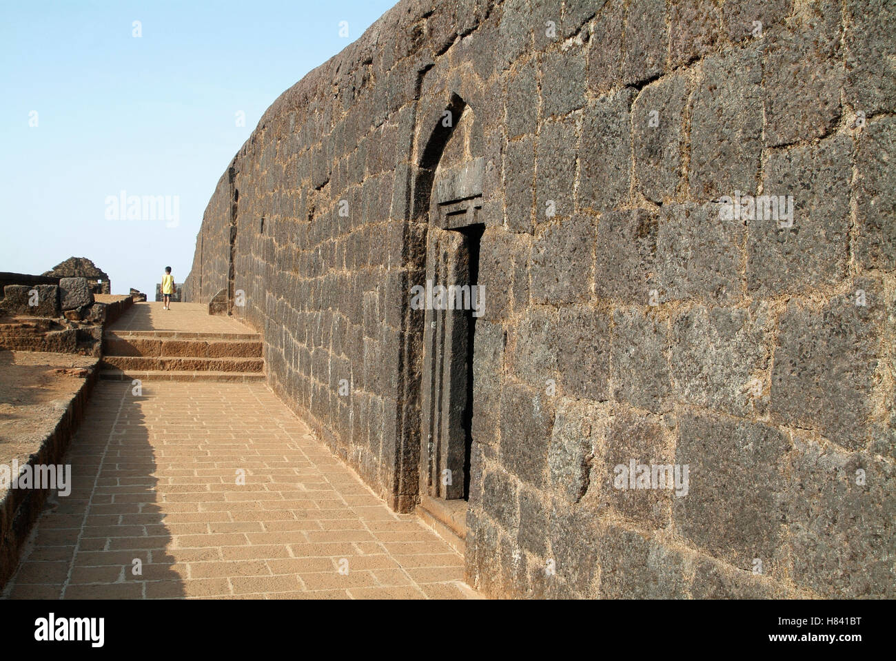 Raigad è un forte di collina situato a Mahad, distretto di Raigad di Maharashtra, India. E' una delle fortezze più forti dell'Altopiano Decano Foto Stock