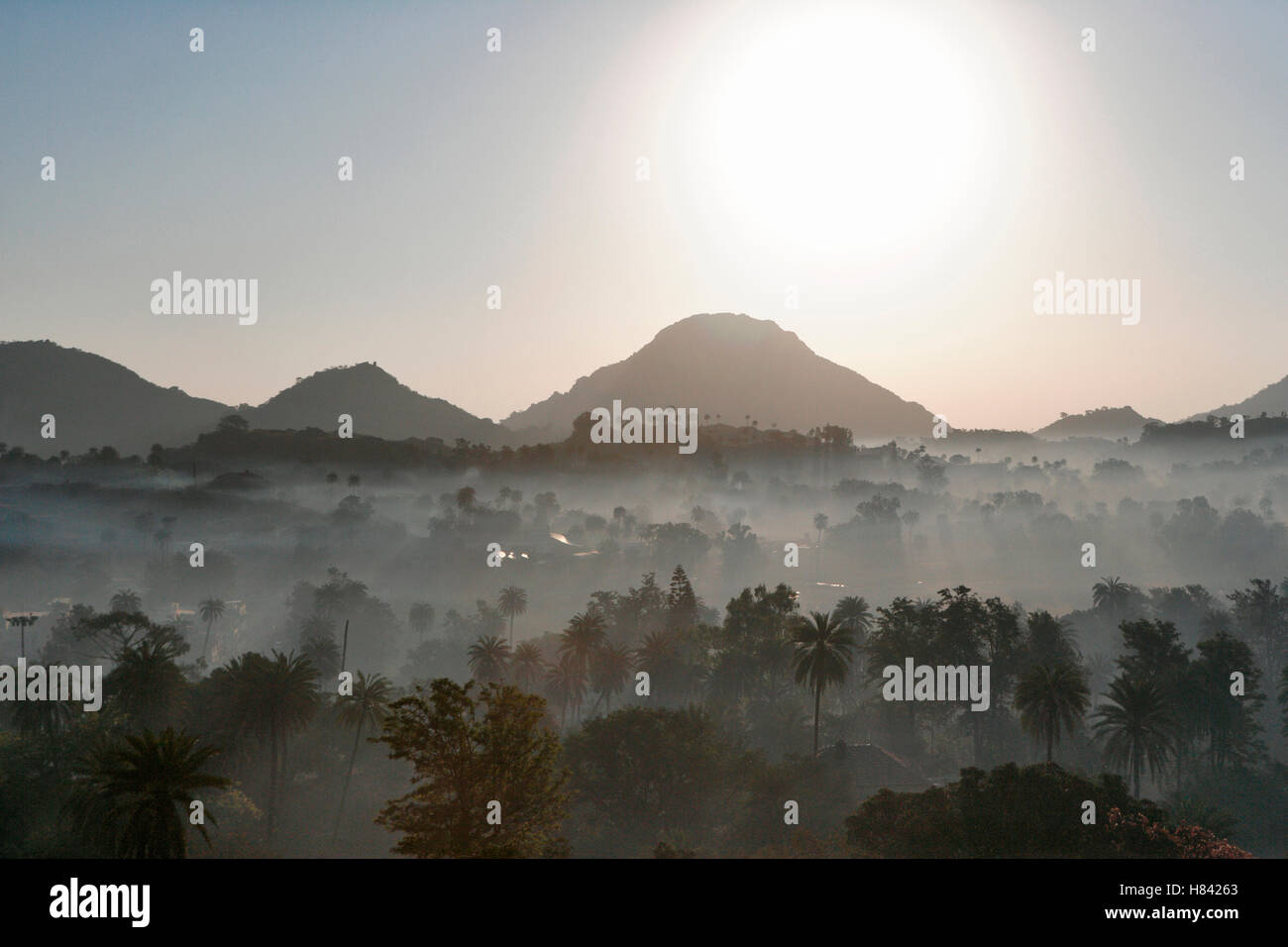 Paesaggio dal monte Abu. Rajasthan, India. Foto Stock