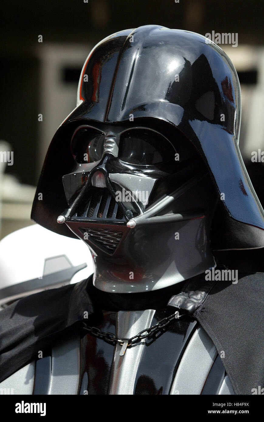 DARTH VADER STAR WARS L'attacco dei cloni GRUMANN DEL TEATRO CINESE DI HOLLYWOOD LOS ANGELES USA 12 Maggio 2002 Foto Stock