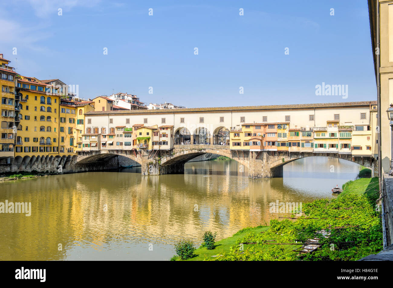 Vista del Ponte Vecchio a Firenze, Italia Foto Stock