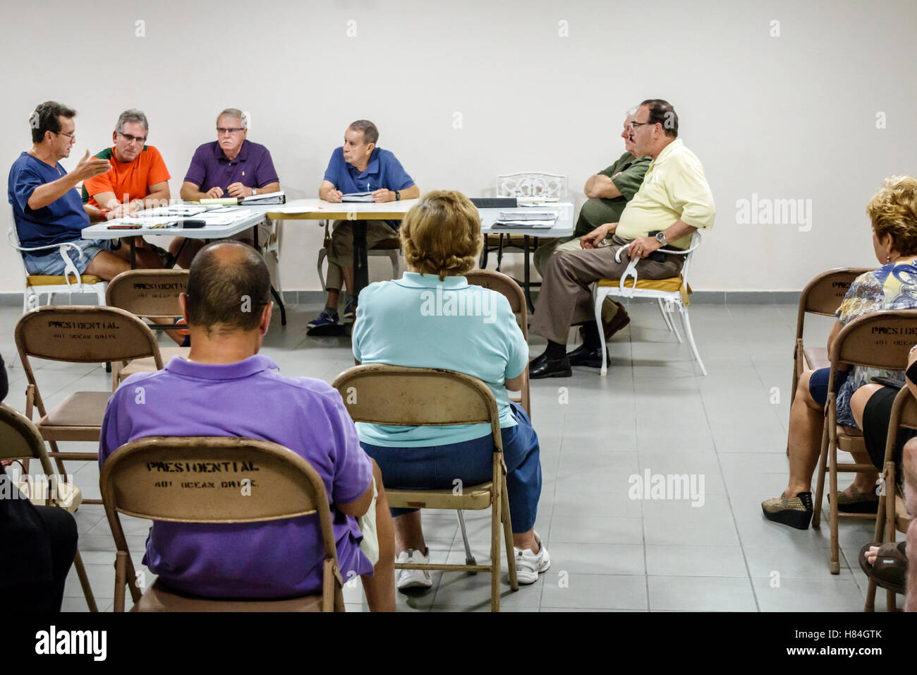 Miami Beach, Florida, riunione del Consiglio condominiale, membri eletti, minoranza ispanica latinoamericana immigrata etnica immigrata, adulti uomini uomini uomini Foto Stock