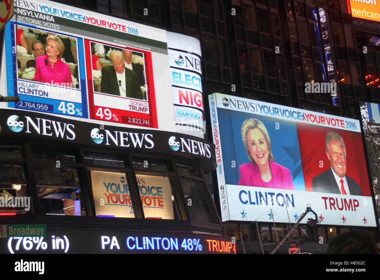 La città di New York New York, US. 9 Nov, 2016. Times Square, "la strada  trasversale del mondo", che è stato per molti anni il punto di ritrovo per eventi  importanti nella