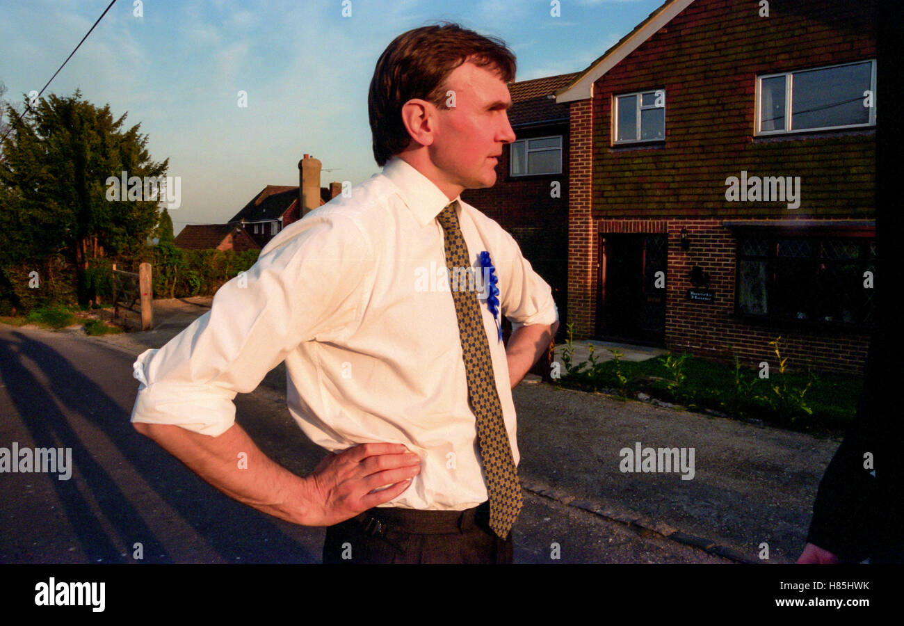 Archie Norman, Chief Executive di Asda, un potenziale candidato parlamentare di Tunbridge Wells, a nome del Partito conservatore di campagna elettorale in città durante le elezioni generali. Dal 9 aprile 1997. Foto Stock