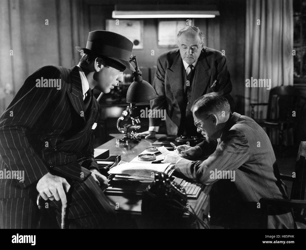 Konflikt, (conflitto) USA 1945, Regie: Curtis Bernhardt, Humphrey Bogart (li), Sydney Greenstreet (mi) Foto Stock