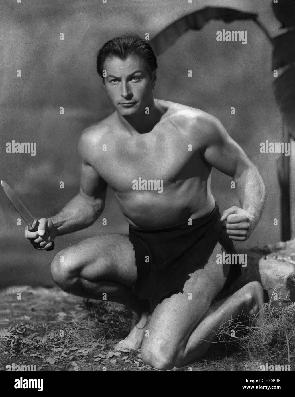 Tarzan, der Verteidiger des Urwalds, (TARZAN'S SAVAGE FURY) USA 1951 s/w, Regie: Cyril Endfield, LEX BARKER, Stichwort: Messer, Dolch, Muskelmann, Lendenschurz Foto Stock