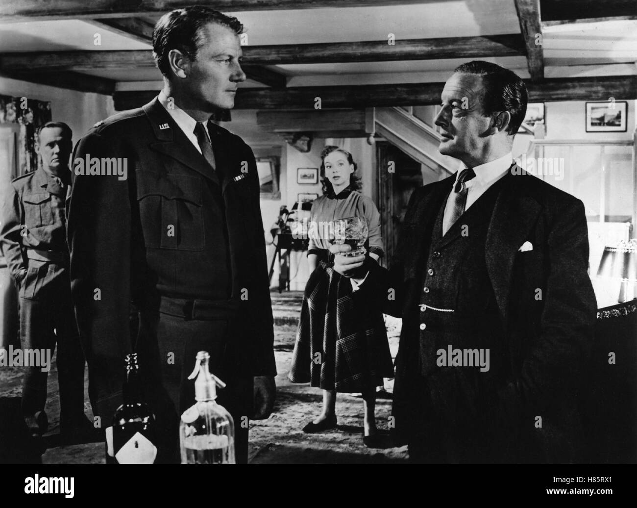 Schuß im Dunkel, (ruvido sparare = SHOOT FIRST) GB 1953, Regie: Robert Parrish, Joel McCREA (li) Foto Stock