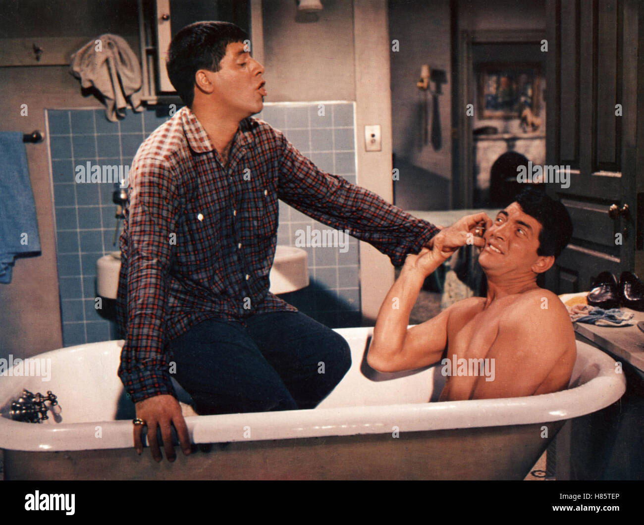 Maler und Mädchen / Der Agentenschreck, (ARTISTI E MODELLI) USA 1955, Regie: Frank Tashlin, Jerry Lewis, Dean Martin, Stichwort: Badewanne, cattivo Foto Stock