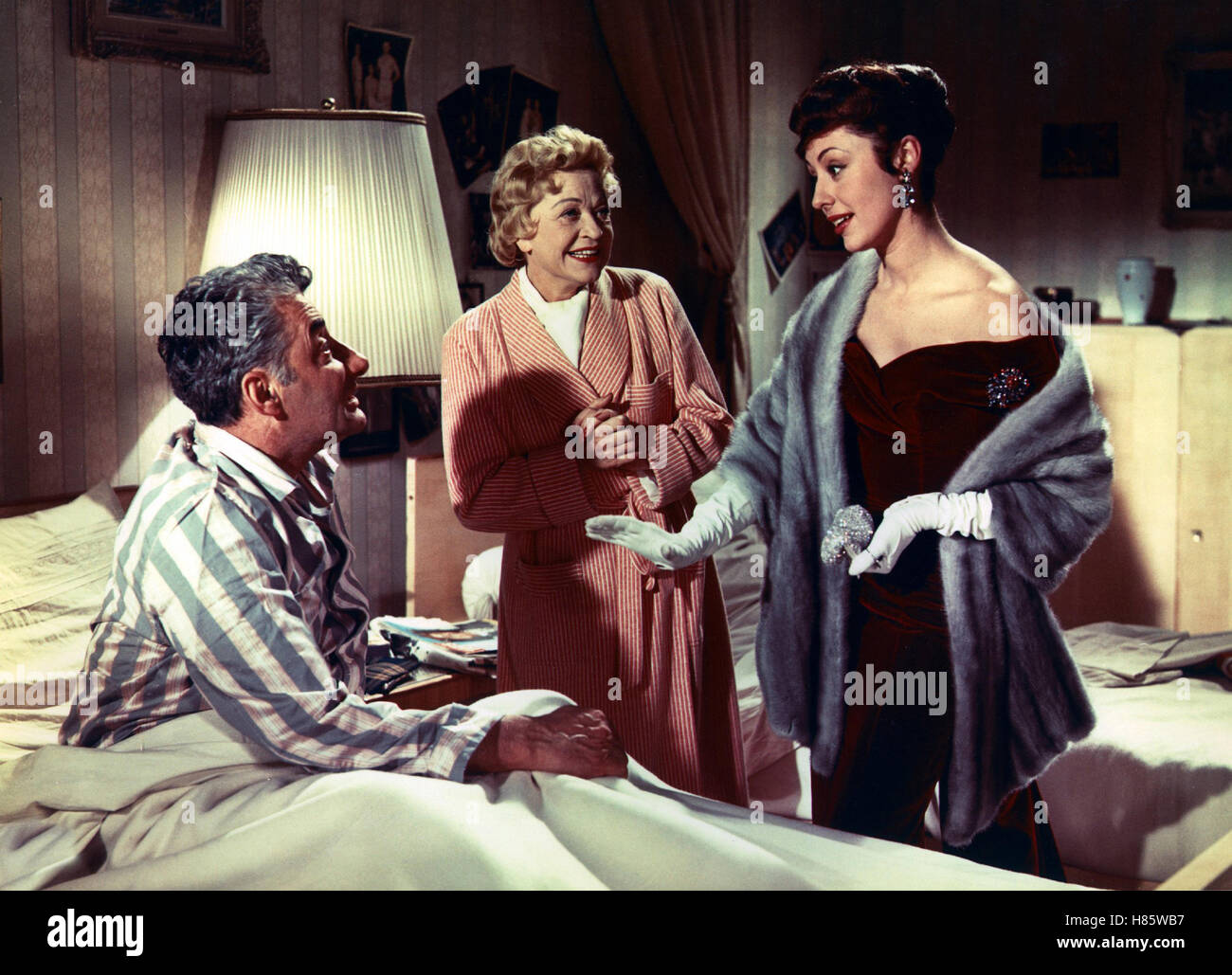 Casino de Paris, (CASINO DE PARIS) F-IT-D 1957, Regie: Andre Hunebelle, RUDOLF VOGEL, Grethe Weiser, CATERINA VALENTE, Stichwort: Bett, pigiama Foto Stock