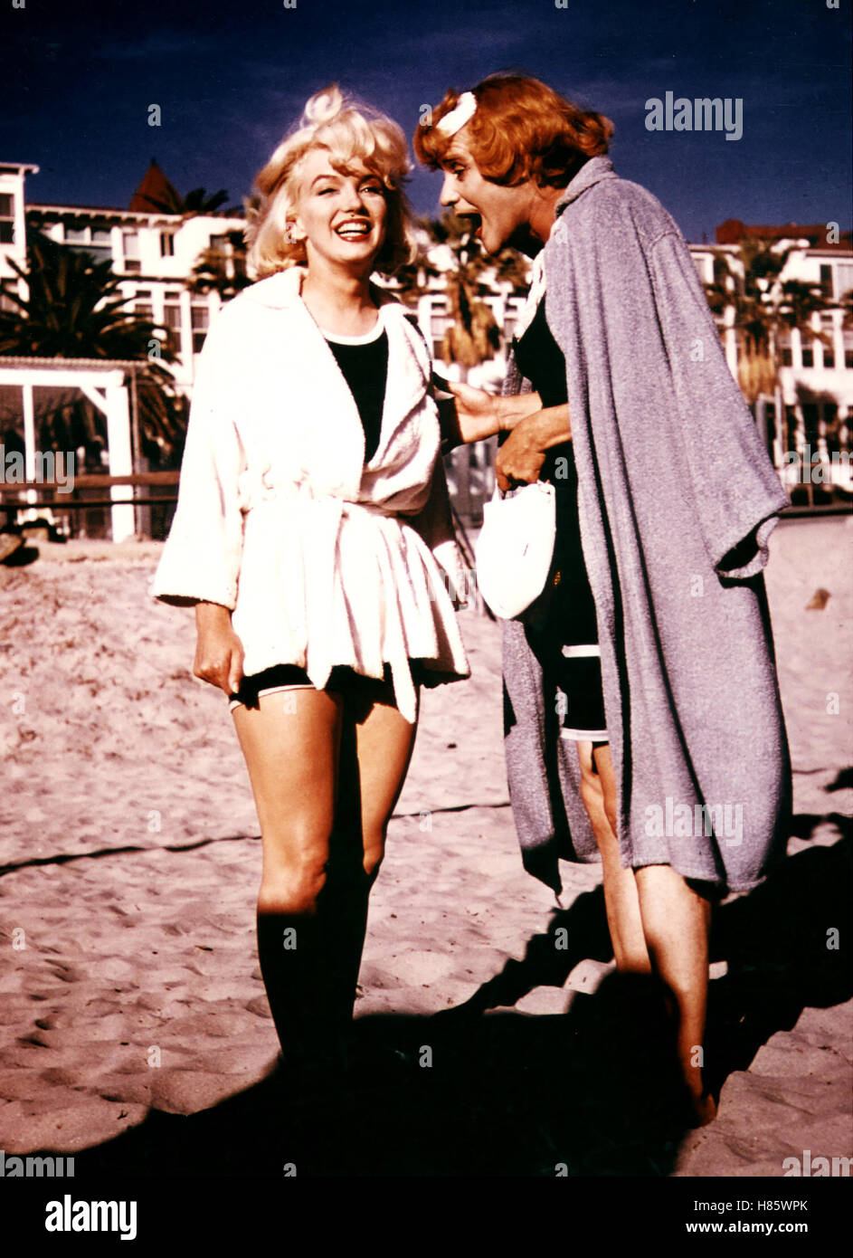 Manche mögen's heiß, (A QUALCUNO PIACE CALDO) USA 1959, Regie: Billy Wilder, Marylin Monroe, JACK LEMMON, Stichwort: Strand Foto Stock