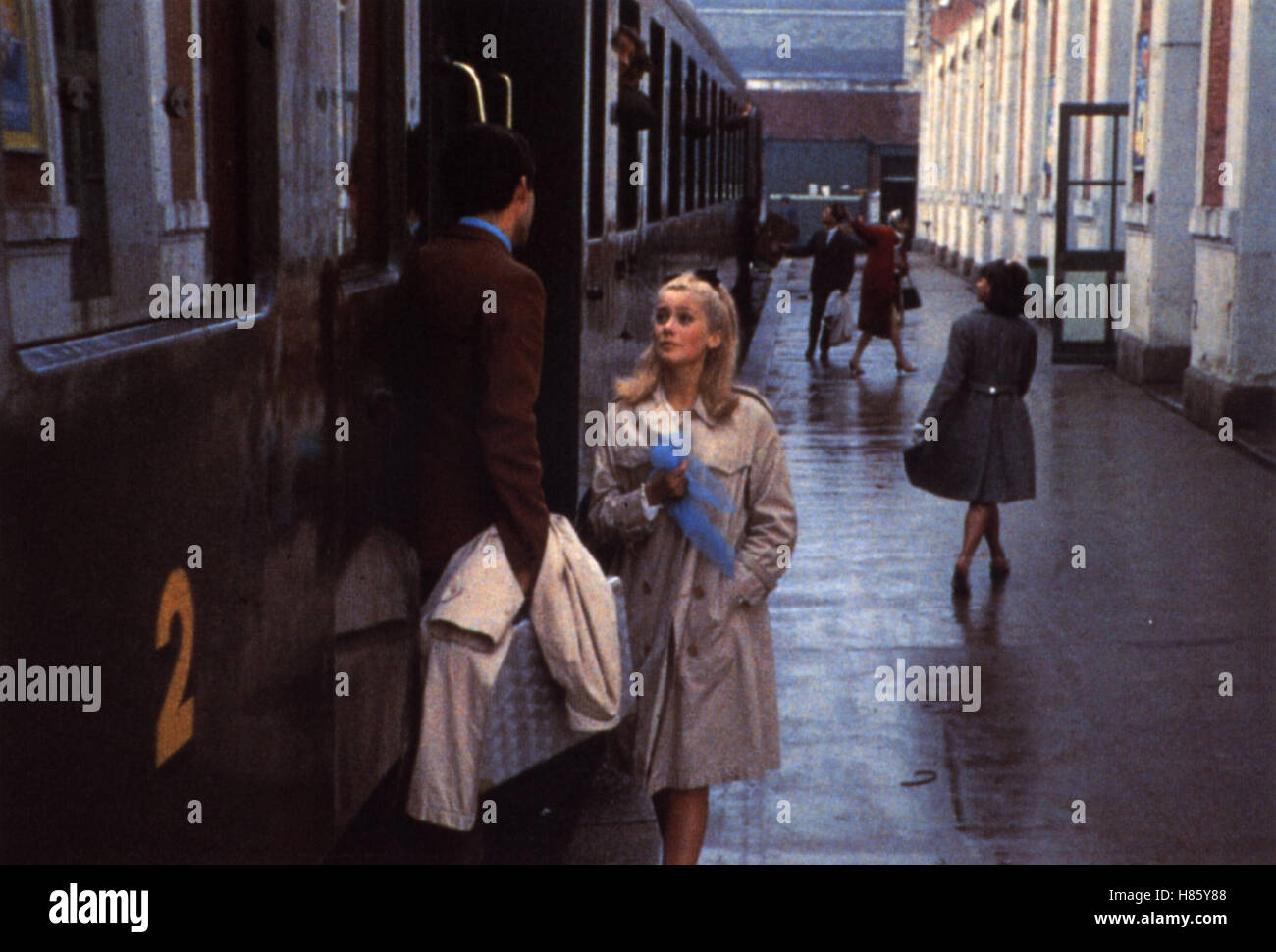 Die Regenschirme von Cherbourg, (LE PARAPLUIES DE CHERBOURG) F-D 1963, Regie: Jacques Demy, Catherine Deneuve Foto Stock