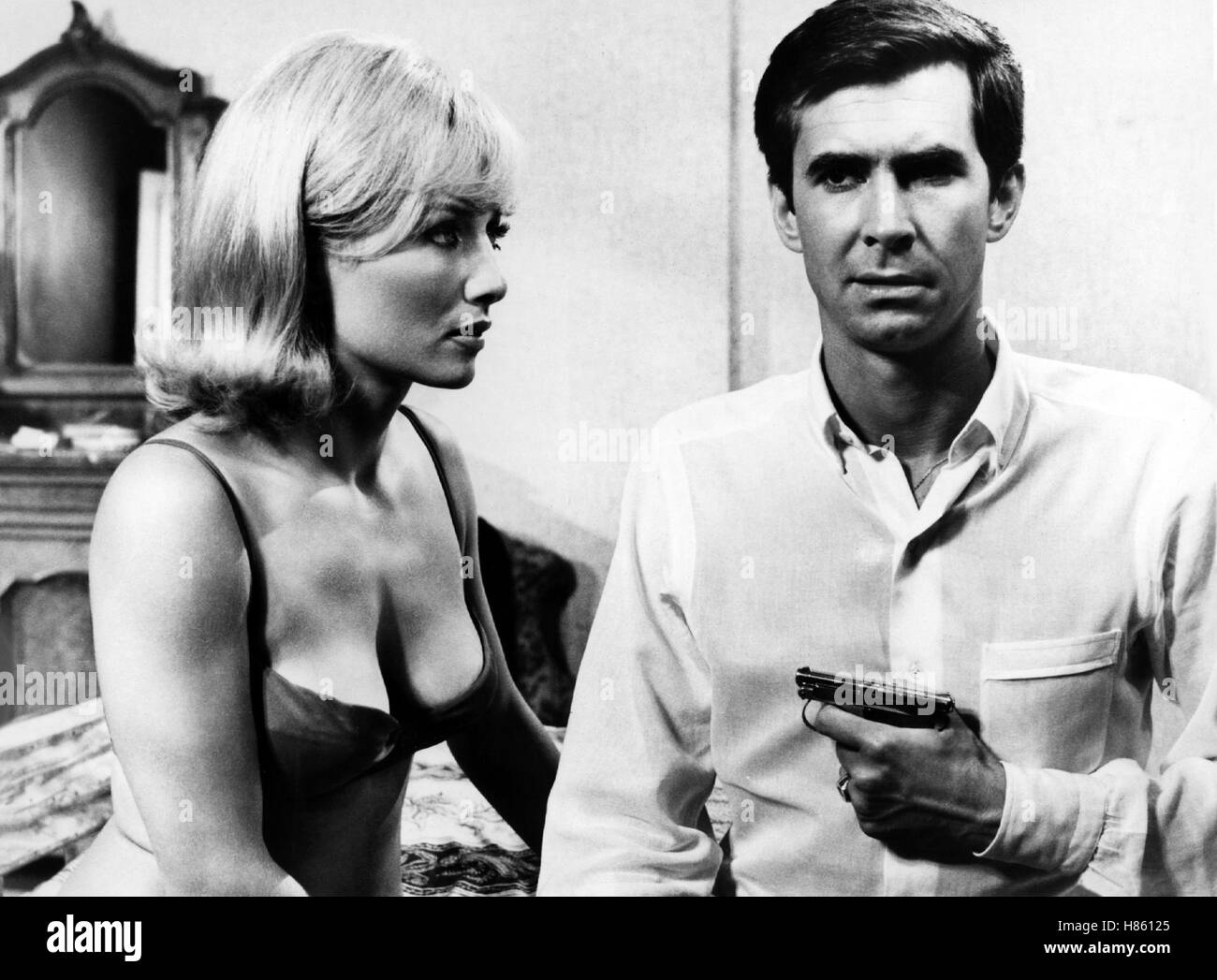 Champagner-Mörder, (le scandalo) F 1967, Regie: Claude Chabrol, STEPHANE AUDRAN, Anthony Perkins, Stichwort: BH, revolver, Paar Foto Stock