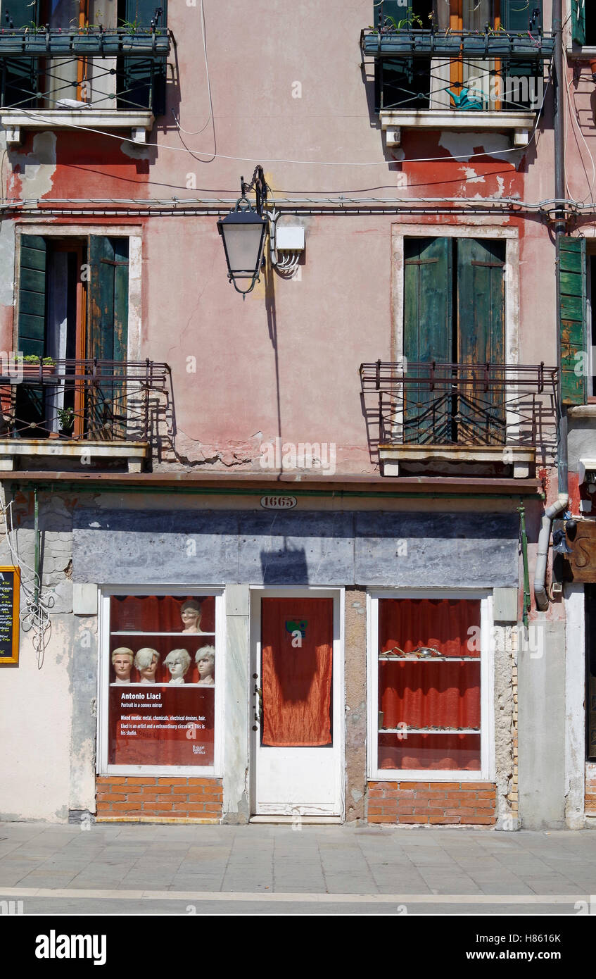 Venezia Italia apparentemente parrucca shop, installazione artistica Foto Stock