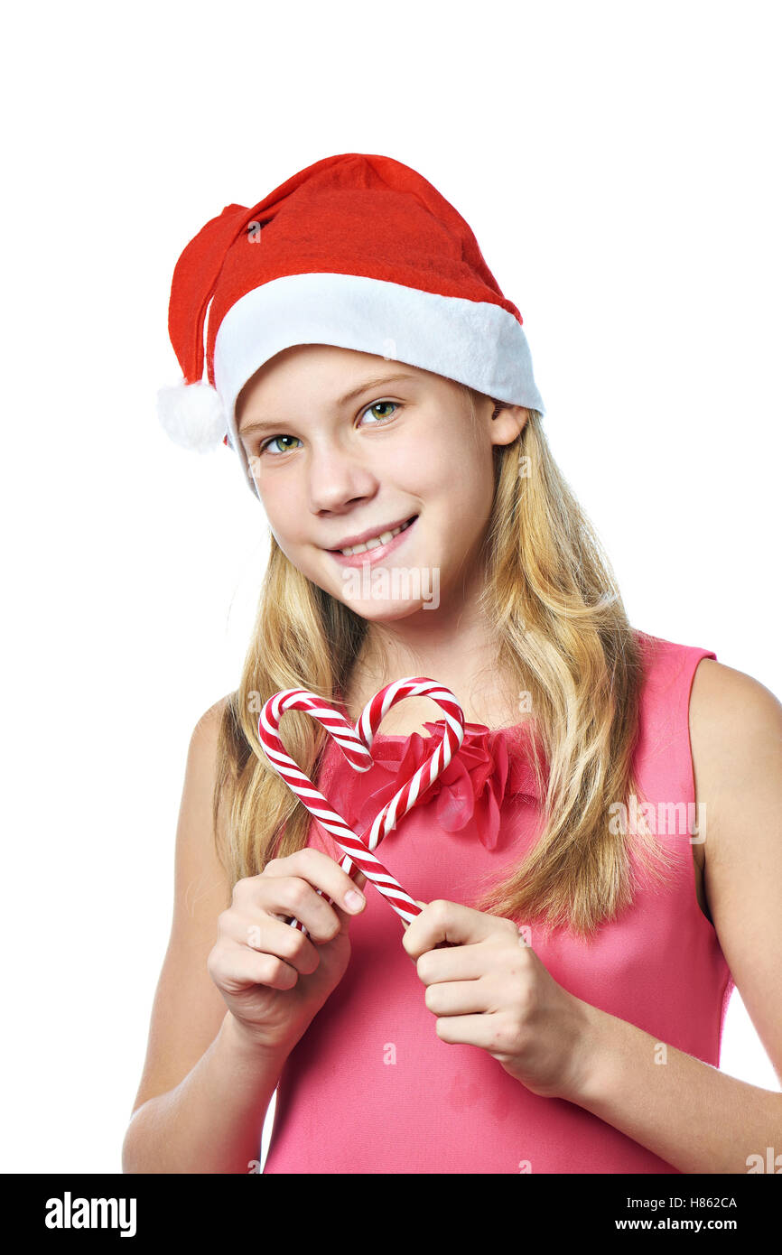 Ragazza nel cappuccio rosso con natale candy canes come cuore bianco isolato Foto Stock