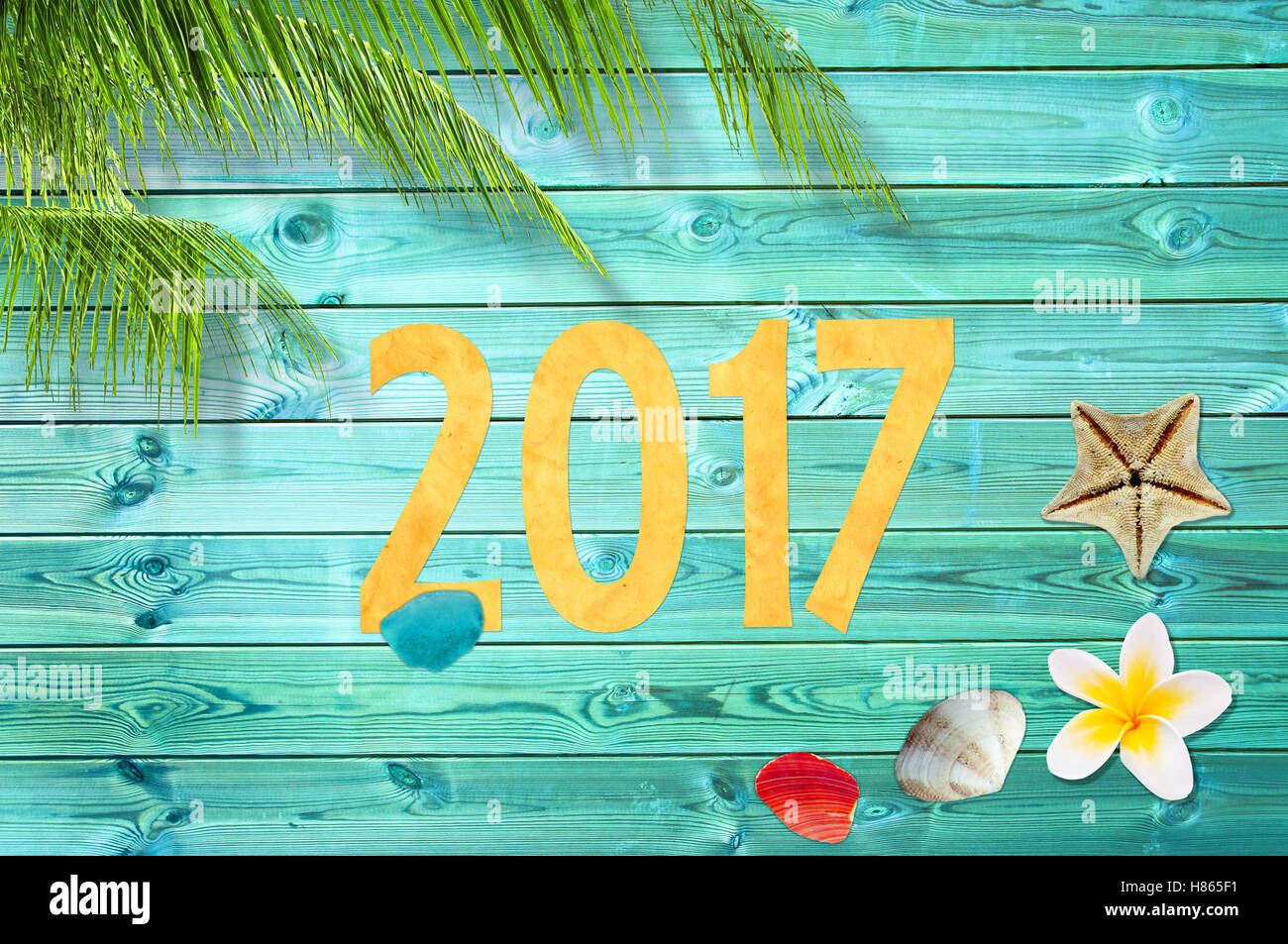 Carta tagliata 2017, vacanza tropicale sfondo con palme e conchiglie Foto Stock