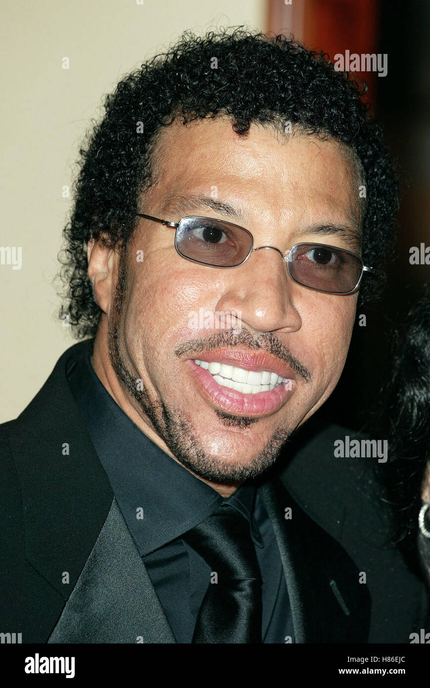 LIONEL RICHIE per proteggere e servire di GALA PER CENTURY PLAZA HOTEL CENTURY CITY LA USA 08 Novembre 2002 Foto Stock