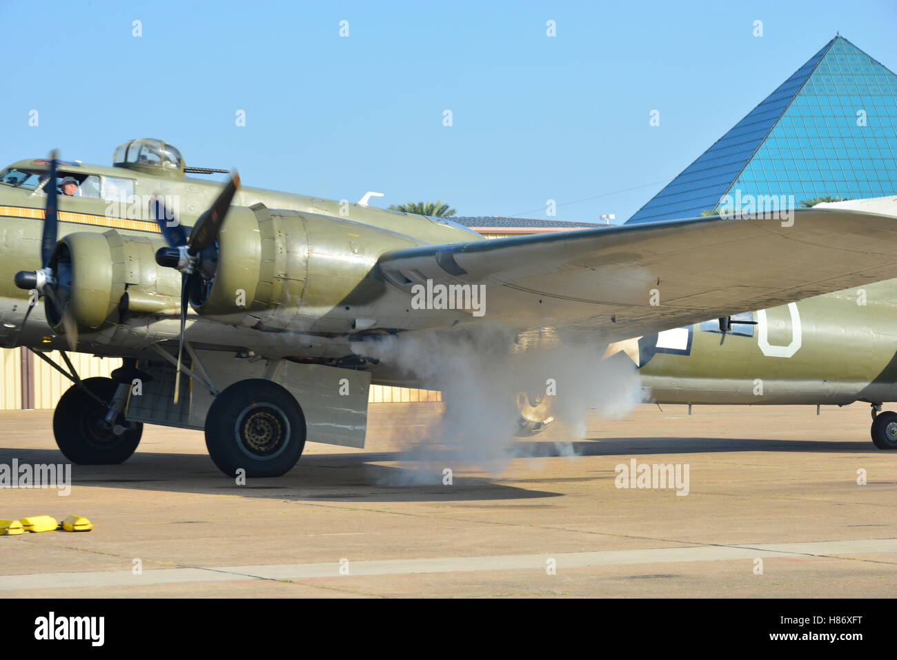 Boeing B-17 Flying Fortress....Thunderbird. Il più originale Flying Fortress nel mondo mantenendo la sua piena raccordi di guerra. Foto Stock