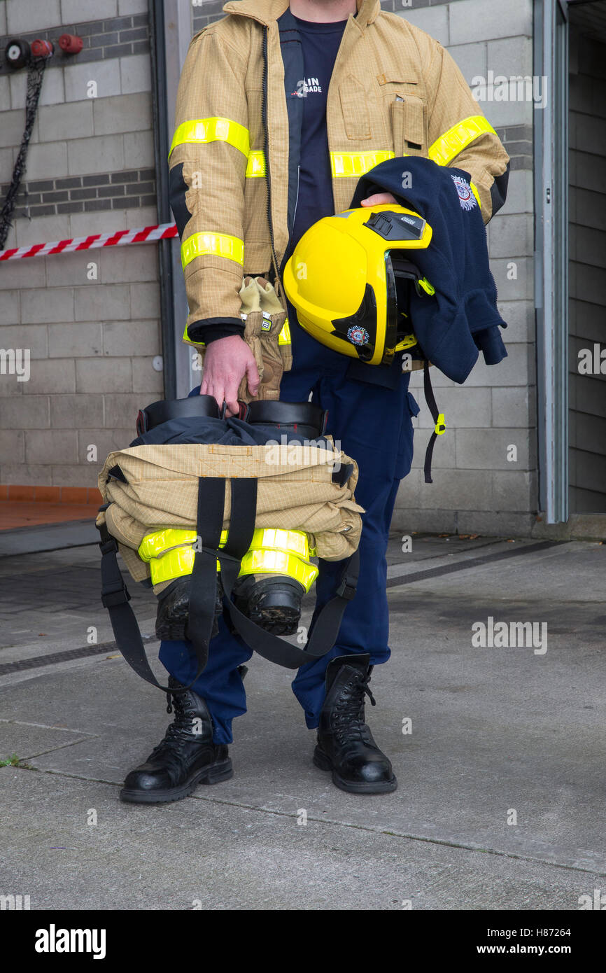 Firefighter protezione attrezzature di protezione adatti Foto Stock