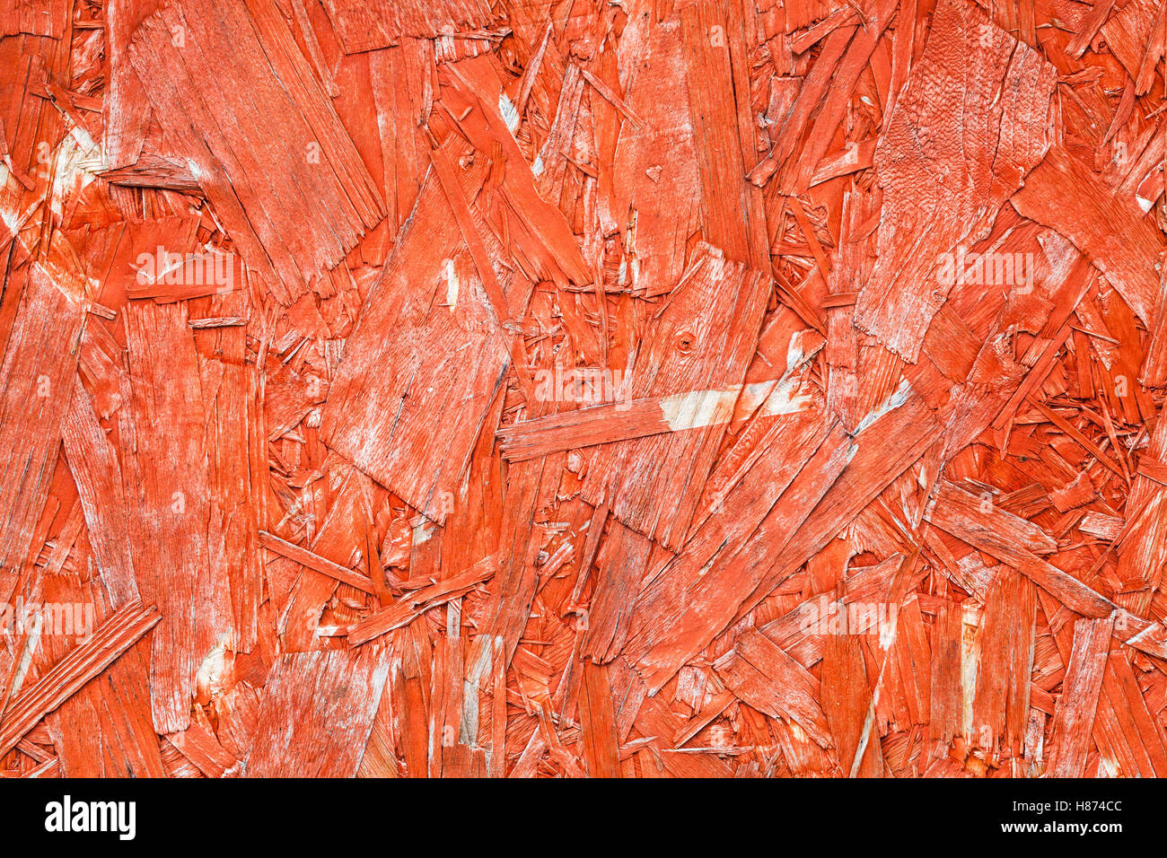 Rosso brillante dipinto oriented strand board OSB. Scheda Sterling foto di sfondo texture Foto Stock