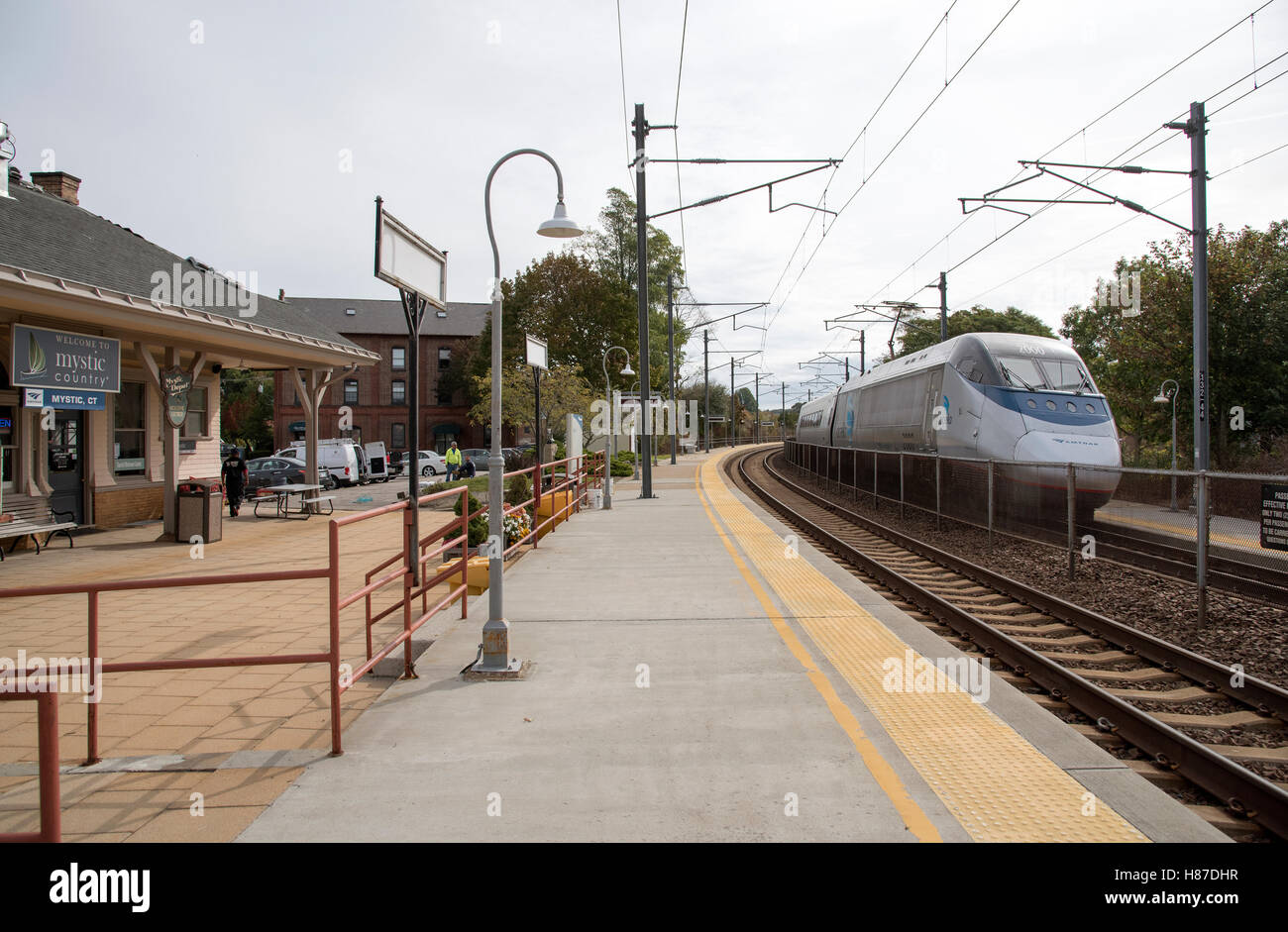 Mystic Connecticut USA treni passeggeri su Boston a Philadelphia service passando attraverso il Mystic Railroad Station Foto Stock