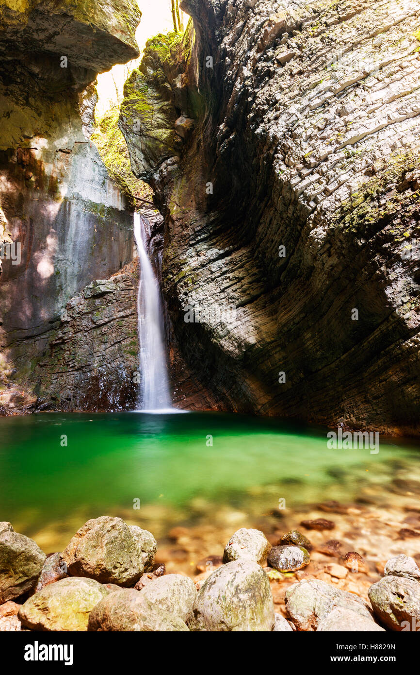 Bella cascata Kozjak, il parco nazionale del Triglav, Slovenia Foto Stock