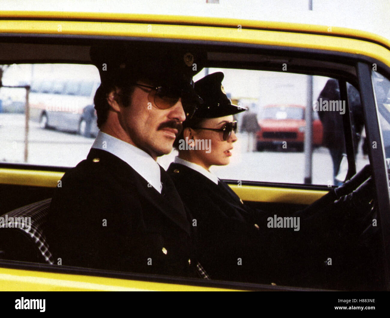 Der Löwe zeigt die Krallen, (ROUGH CUT) GB 1980, Regie: Don Siegel, Burt Reynolds + LESLEY-ANNE DOWN, Stichwort: Polizei, uniforme Foto Stock