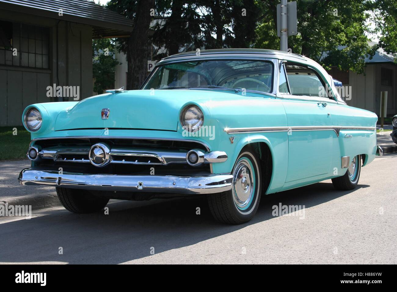 1954 Ford Crestline Skyliner 2 porta hardtop body style con un sistema integrato di acrilico pannello di vetro al di sopra del sedile anteriore Foto Stock