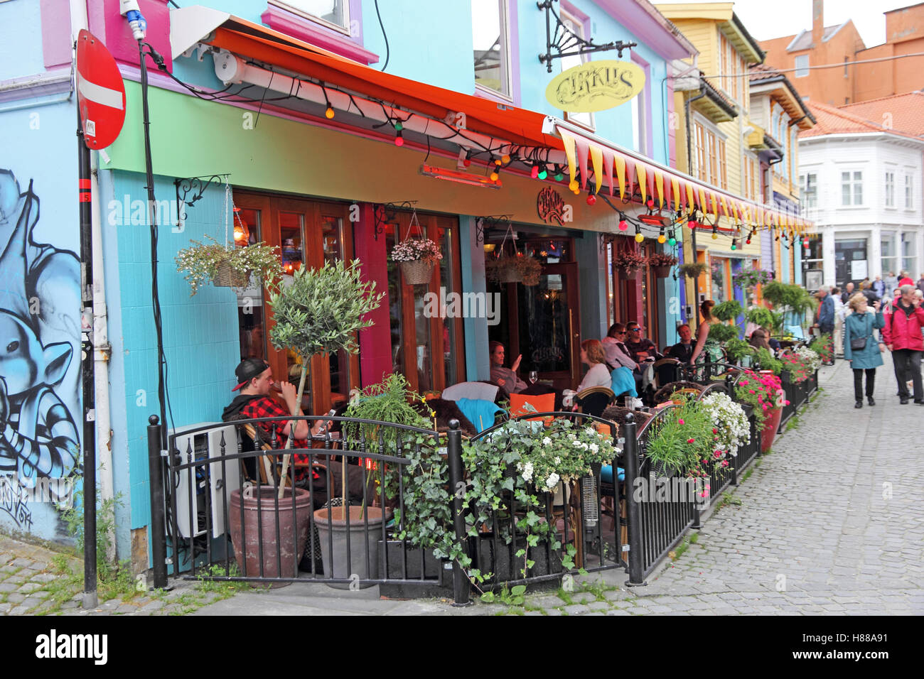 Colorate, Cirkus cafe in Ovre Holmegate, Stavager, Norvegia Foto Stock