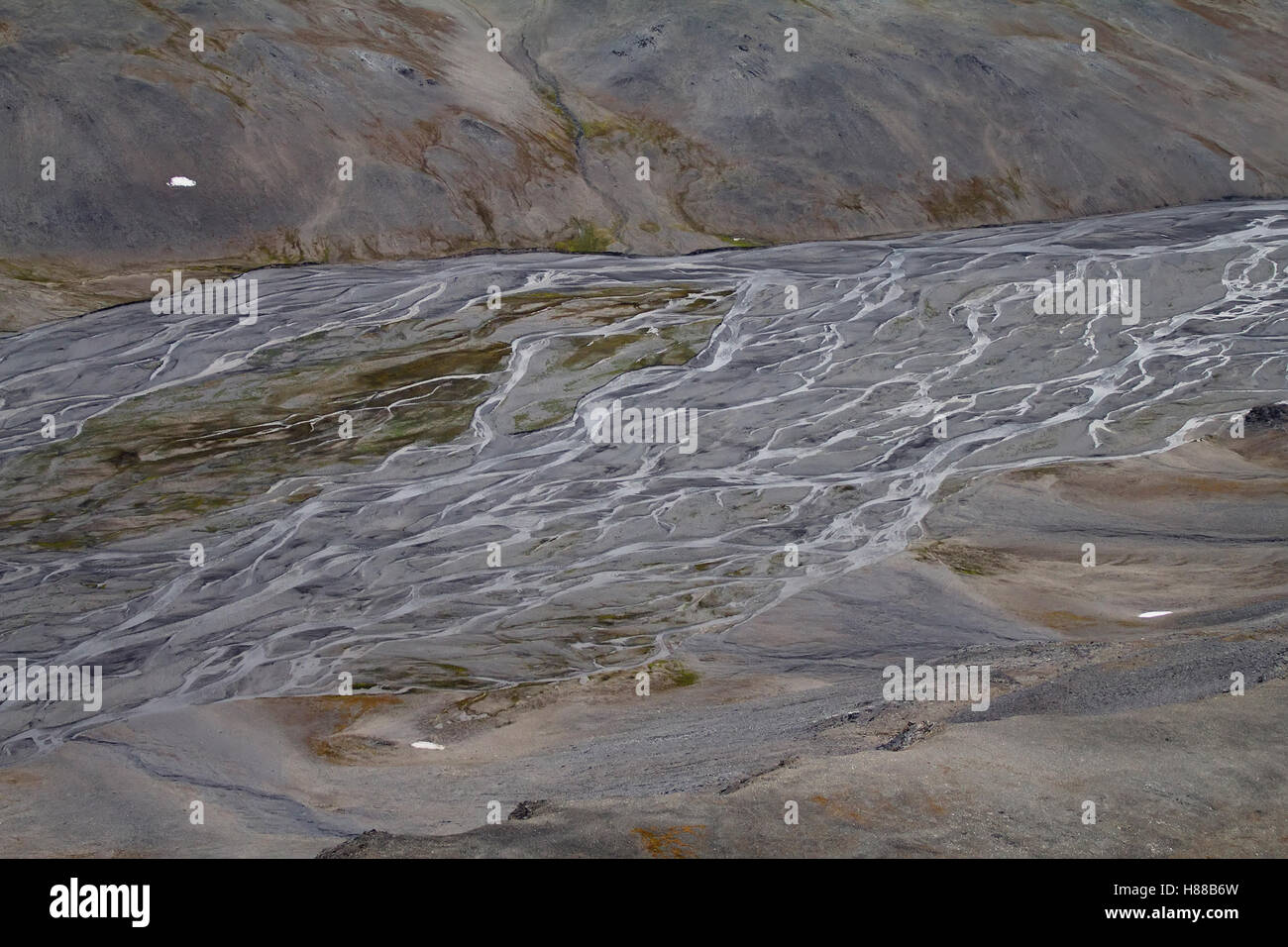 Galcial stramazzo e il suo overland delta. Isola del nord, Novaya Zemlya. Mare di Kara, Siberia Foto Stock