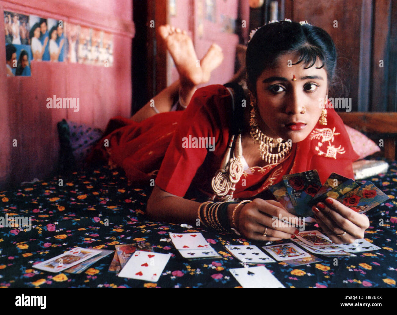 Salaam Bombay, (SALAAM BOMBAY) IND-F-GB 1988, Regie: Mira Nair, CHANDA SHARMA, Stichwort: Inderin, Spielkarten, Schmuck Foto Stock