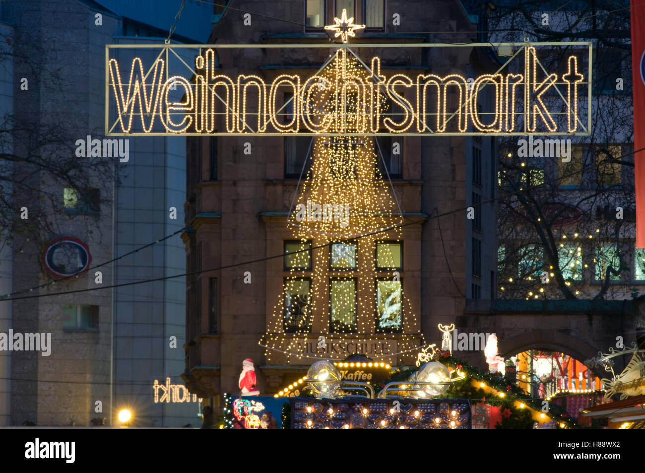 Cartello con la dicitura "Weihnachtsmarkt', mercato di Natale, a Dortmund, Ruhrgebiet area, Renania settentrionale-Vestfalia Foto Stock