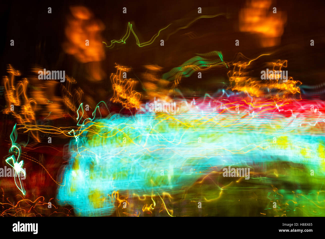 Semaforo vernice con una lunga esposizione, colorato abstract motion blur sullo sfondo Foto Stock