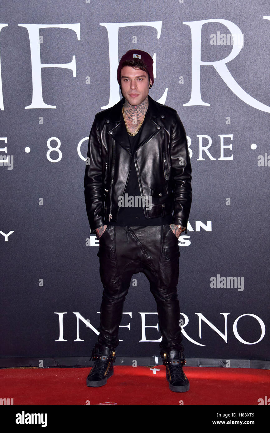 Fedez frequentando il photocall davanti alla prima mondiale di "Inferno", tenutosi presso il Teatro dell'Opera di Firenze in Firenze, Italia. Dotato di: Fedez, Federico Leonardo Lucia dove: Firenze, Toscana, Italia Quando: 08 Ott 2016 Credit: IPA/WENN.com ** Disponibile solo fo Foto Stock