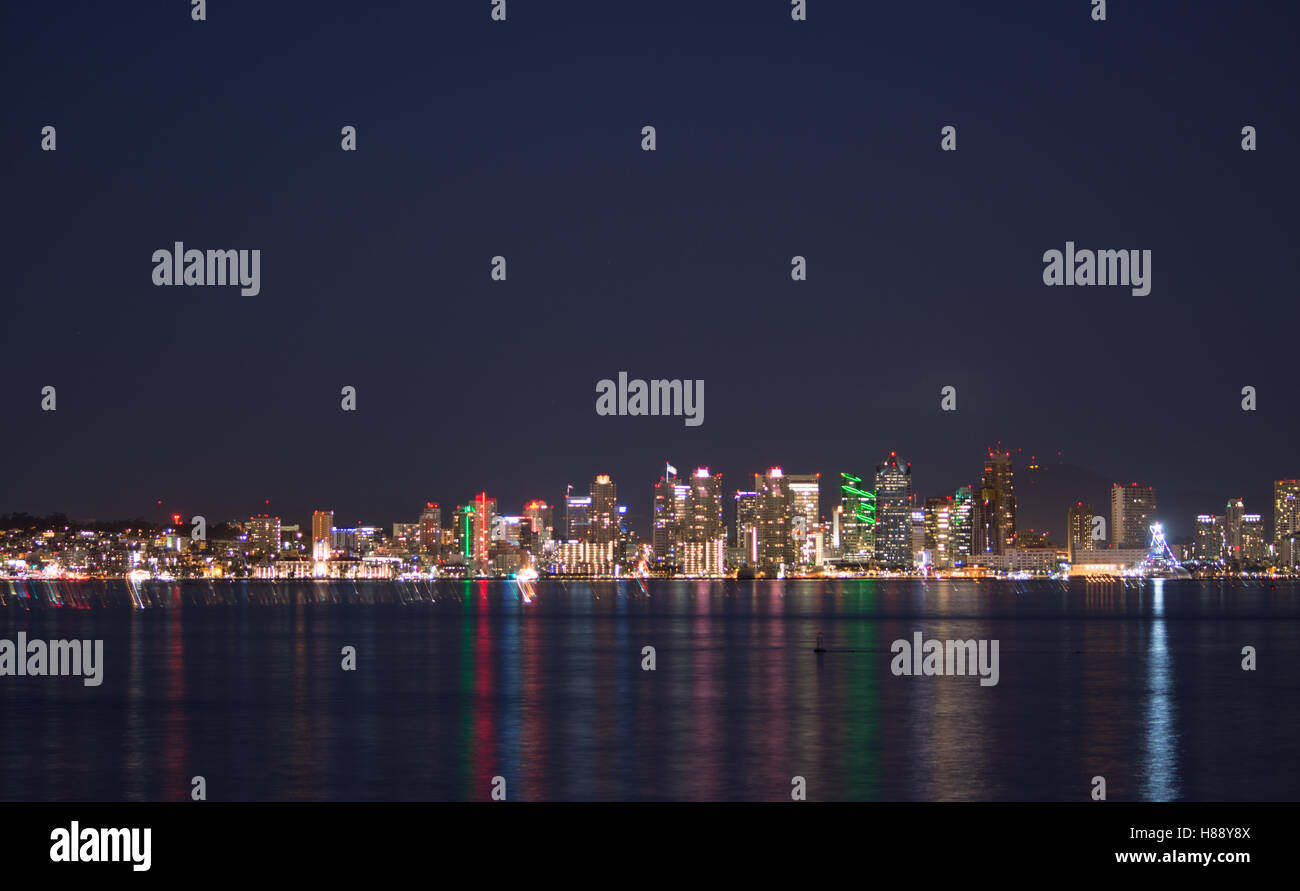 Città di San Diego, California, di notte,attraverso la baia della città di Coranado,California Foto Stock